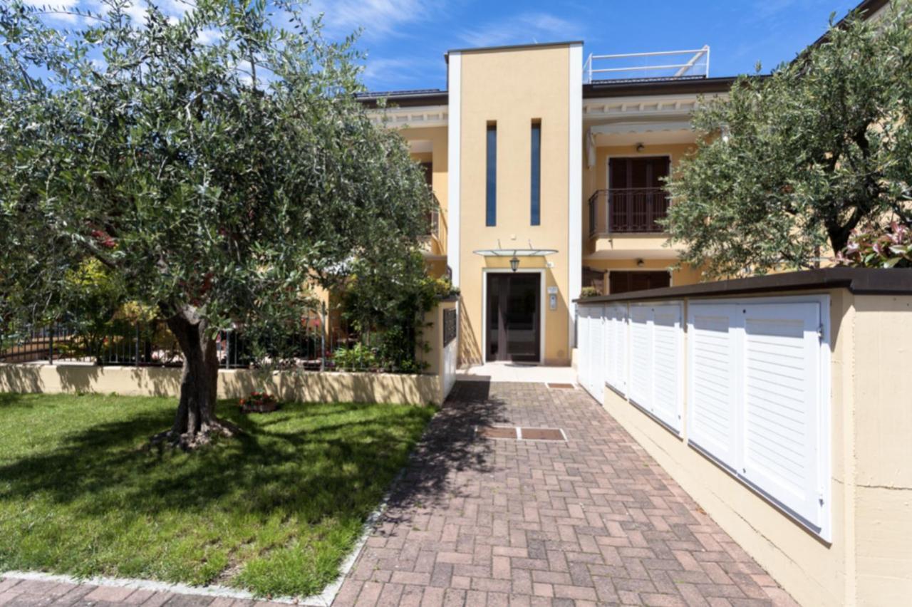 Ferienwohnung Relax In Collina Misano Adriatico Exterior foto
